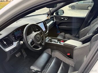 VOLVO XC60 B5 (P) 250hp R-Design AT8 AWD - 5