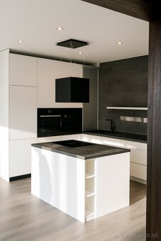 Kuchyne, vstavané skrine. - 5