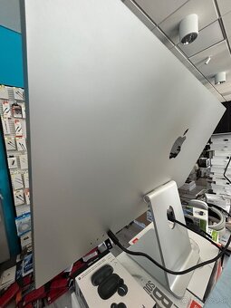 Monitor Apple Studio Display - sklo s nanotextúrou - stojan - 5