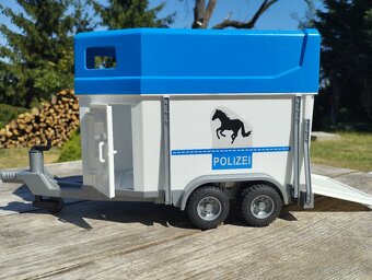 Bruder kôň, prepravník, policajné auto - 5