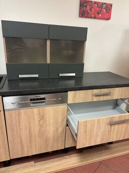 Prodám krásnou zánovní kuchyň Nobilia vertico - 5