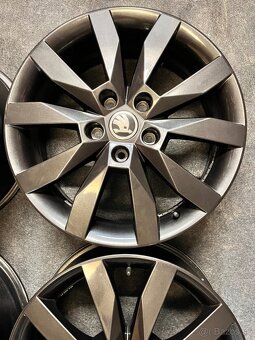 5x112 R17 originál disky Škoda Octavia - BLACK - - 5