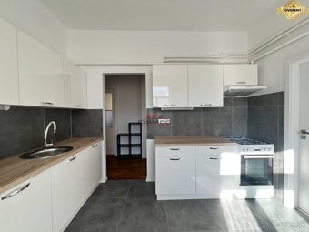 Prenájom komplet prerobeného 2 iz bytu s balkónom v centre P - 5