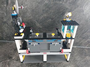 Lego 7744 Policajná stanica - 5