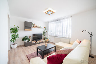 Na predaj 2-izbový byt s balkónom a pivnicou v pokojnej čast - 5