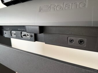 Stage piano Roland FP-10-BK na stojane - 5