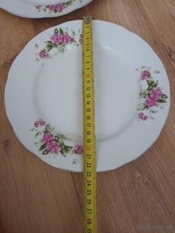 Staré zdobené plytké taniere (2 ks) - 5