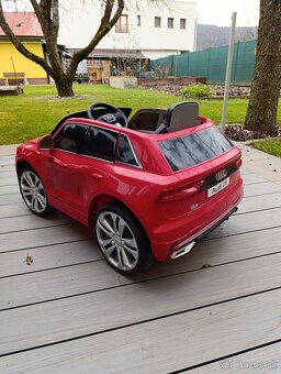 Predám elektrické autíčko Audi q8 - 5