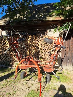 Predám rozstriasač Kuhn 5m záber - 5
