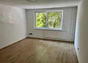 Ponúkam rekonštruovaný veľkometrážny 3 izbový byt v DS - 5