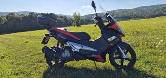 Aprilia SR Max 125 – spoľahlivý parťák na cesty aj výlety - 5