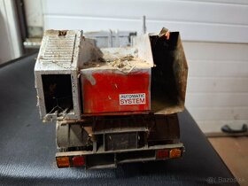 Plechové auto hračka - 5