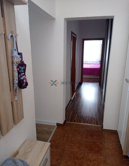 Predaj: Priestranný 3-izbový Byt s Balkónom na Vyhľadávanom  - 5