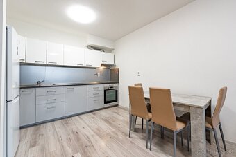 Na prenájom | 3 izbový byt s loggiou - Silvánová ul. - 5