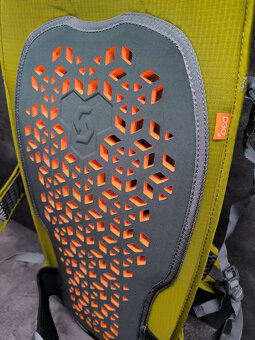 Nový ruksak Scott Trail Protect 20l s integrovaným chráničom - 5