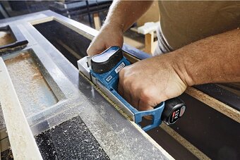 Bosch Akumulátorový hoblík GHO 12V-20 + nože + vrecko - 5