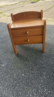 Nabytok z borovice, kniznica, komoda  nocny stolik, policka - 5