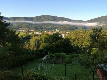 Udržiavaná záhrada s chatkou nad Bagroviskom – 448 m² - 5