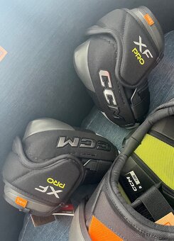 Chranice CCM Tacks XF Pro - 5