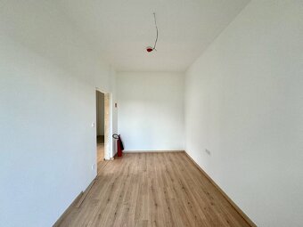NA PREDAJ: 2 - IZBOVÝ APARTMÁN S PREDZÁHRADKOU, STUPAVA, - 5