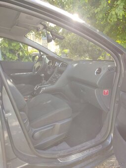 Peugeot 5008 1.6 HDi 2/2013 Allure + ťažné zariadenie - 5