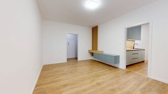 Kompletne zrekonštruovaný 3-izbový byt v centre Šale - 5