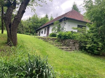 Do tohto miesta sa zamilujete Krásny sad s kamenným domom - 5