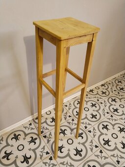 Starý, květinový stolek po renovaci - 5