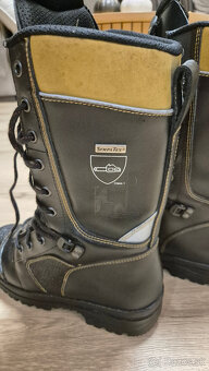 Pilčícke nohavice a obuv Tornado Rosenbauer s protirezem - 5