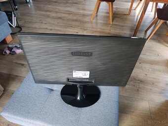 LCD monitor Samsung S24D300H - 24" - 5