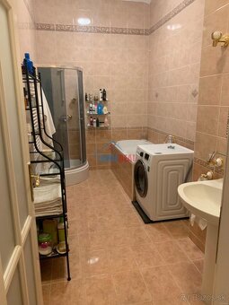 NEZARIADENÝ-ZARIADENÝ 2-IZB BYT oproti OC CENTRÁL - 5