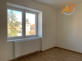 VEĽKÝ 3-izbový byt s DVOMI parkovacími miestami a pivnicou - 5