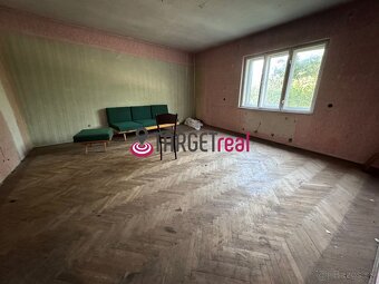 PREDAJ: 5 izbový rodinný s rovinatým pozemkom vhodný na deve - 5