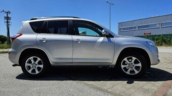 Predám Toyotu RAV 4 2,2 Decat,110KW,4×4 - 5
