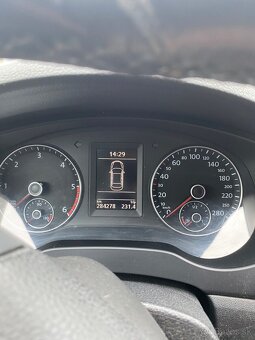 VW Jetta 1,6 - 5
