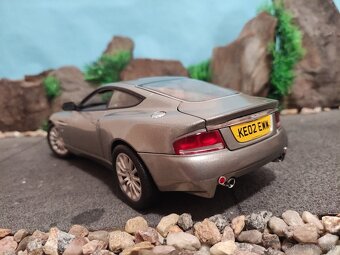 prodám model 1:18 aston martin vanquish James Bond - 5