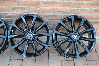 5x114,3 R16 Hlinikove disky na Toyotu Auris Corolla Cross - 5