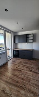 Ponúkame na predaj 2 izb.byt na sídlisku III. - 5