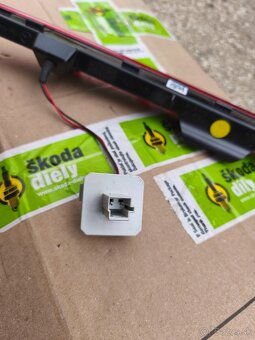 Tretie brzdové svetlo Mercedes GLC , E class , GLA ,Vito - 5