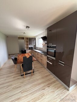 Moderný 3 izb. Vajnory s parkovacím miestom novo zariadený - 5