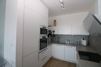 Rezervácia_moderný 2-izbový byt na ulici Studená - 5