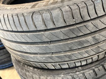 225/40R18 - 5