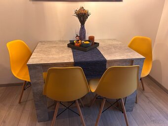 Jedálenský stôl a 4 stoličky - 5