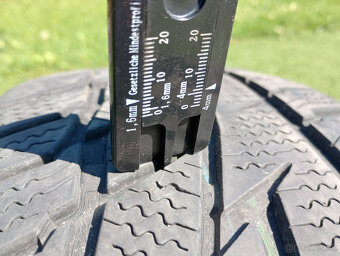 Predám zimné pneu 215/60R16 - 5