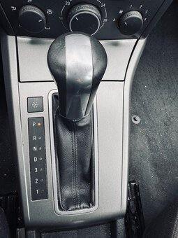 Predám Opel Astra Caravan 1.8 benzín, automat, r. 11/2006 - 5