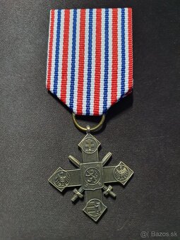 Vyznamenanie , Slovensky stat , zelezny kriz , odznak - 5