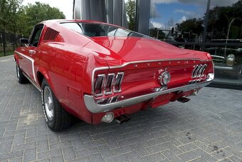Ford Mustang - 5