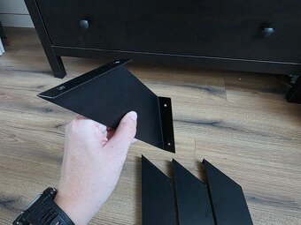 Konzoly na police 4ks - 5