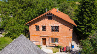 PRIESTOROVO ZAUJÍMAVÝ RD S POZEMKOM 991 M2 - MNÍCHOVA LEHOTA - 5