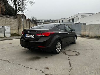 Hyundai Elantra - 5